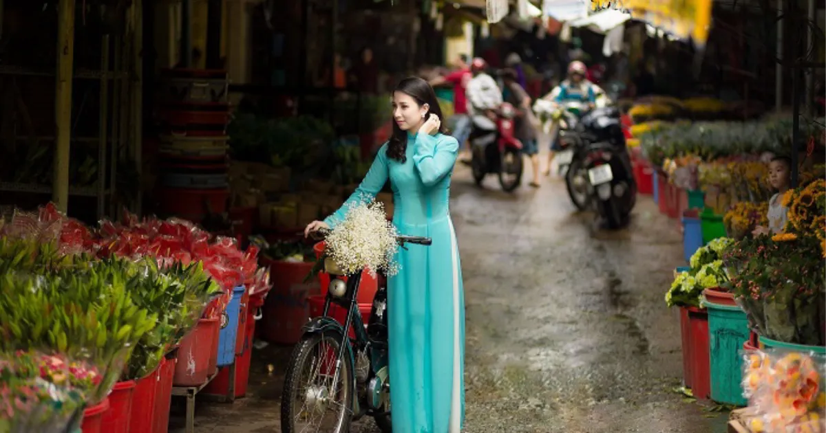 View chụp ảnh cực kì thơ mộng tại chợ hoa Hồ Thị Kỉ