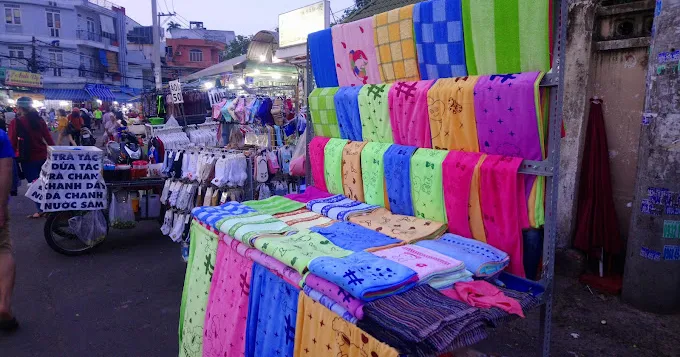 Đồ gia dụng tại chợ đêm Bắc Ninh
