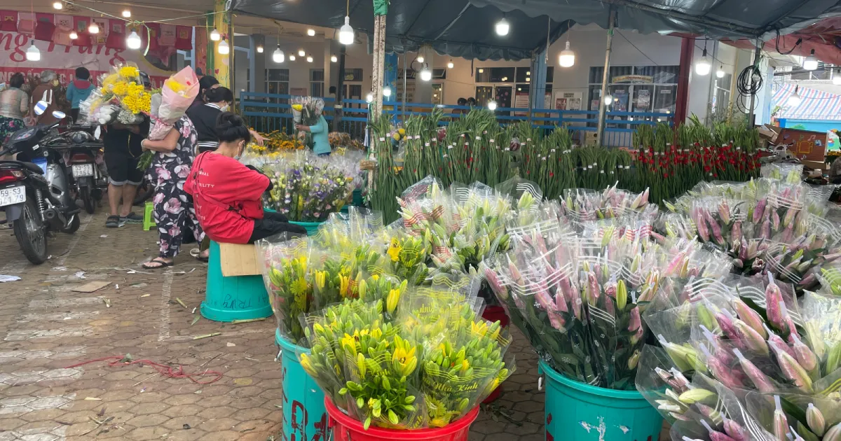 Hoa lily tại chợ Hoa Hồ Thị Kỉ