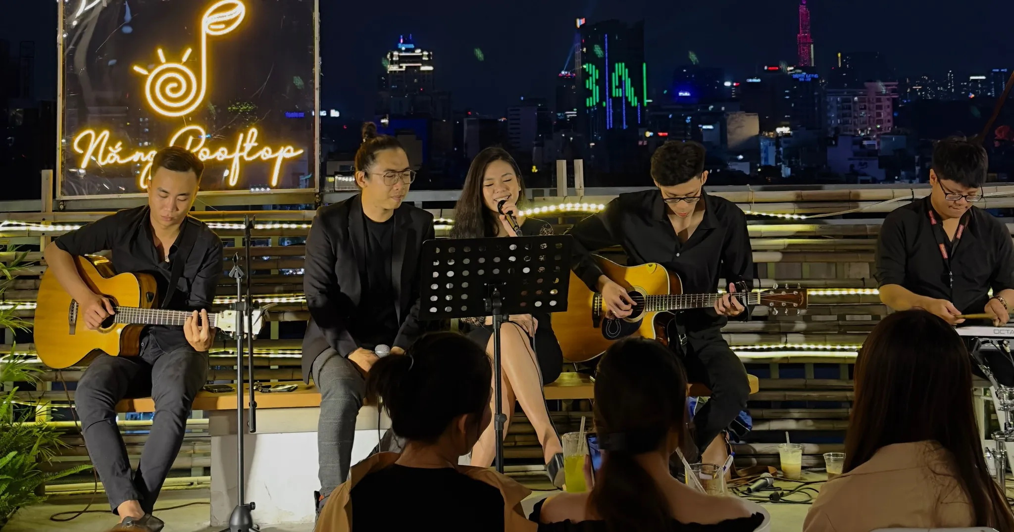Acoustic tại Nắng Rooftop quận 7