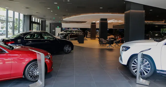 Khu trưng bày của Mercedes Trường Chinh