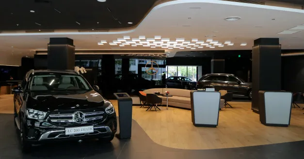 Khu trưng bày tại Mercedes Trường Chinh