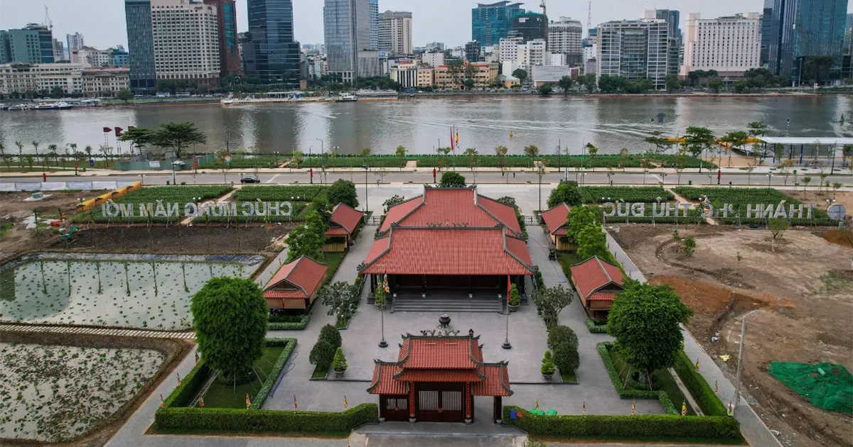 Công viên bờ sông Sài Gòn với cánh đồng hoa hướng dương siêu HOT