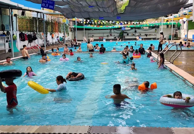 Hồ bơi Lý Thánh Tông Tân Phú