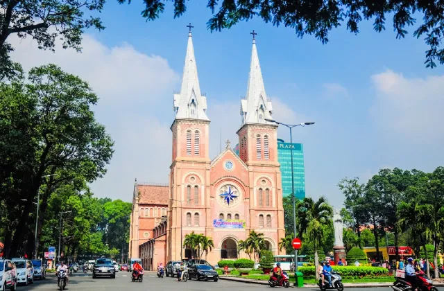 Nhà Thờ Đức Bà ở đâu?