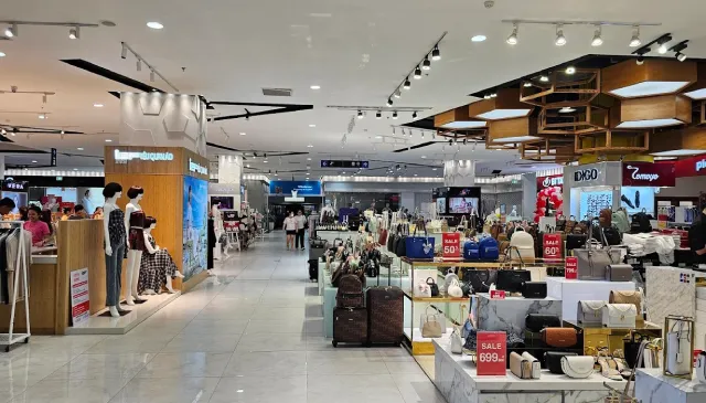 Cửa hàng thời trang nổi tiếng tại Vạn Hạnh Mall