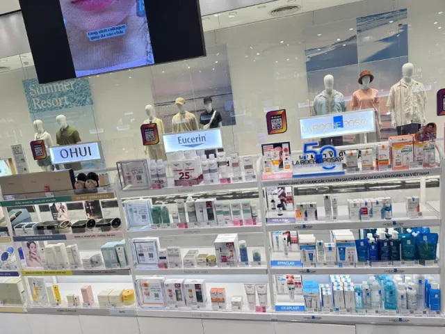Cửa hàng phụ kiện, mỹ phẩm tại Vạn Hạnh Mall