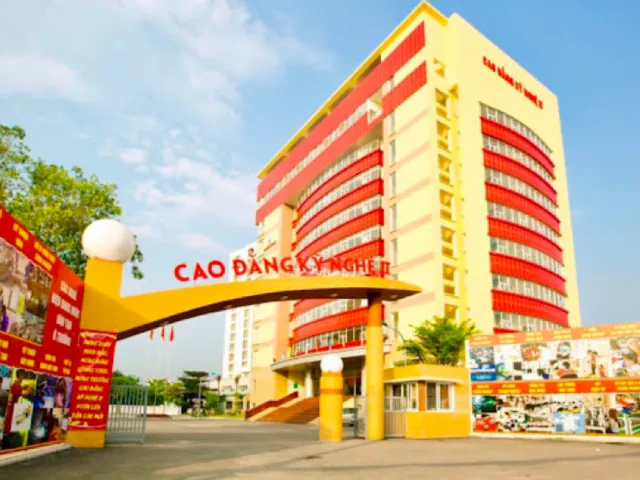 Cao đẳng Kỹ Nghệ II