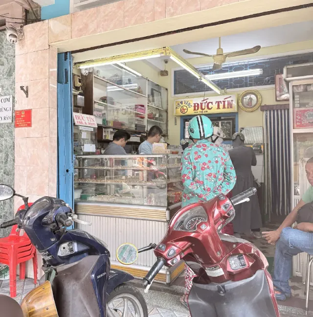 Tiệm vàng Đức Tín Quận 4