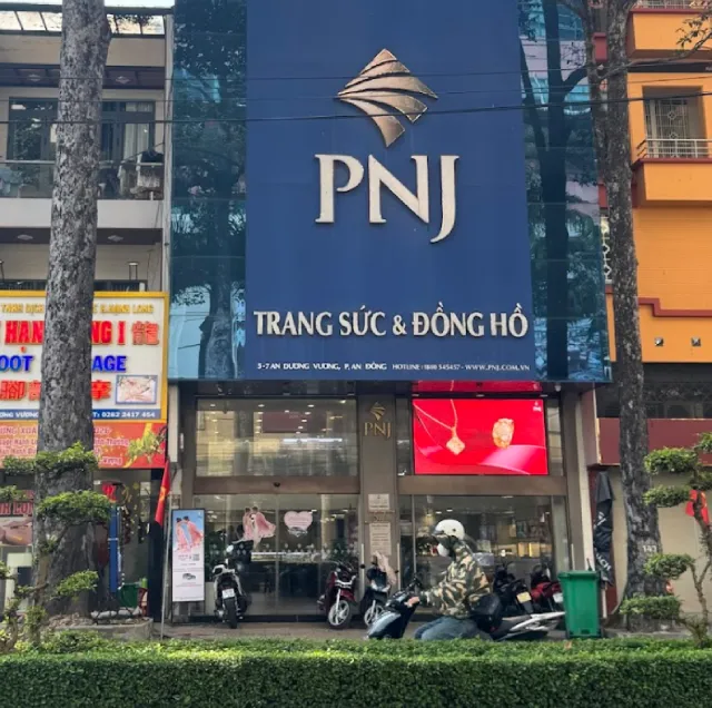 Tiệm vàng PNJ Quận 5