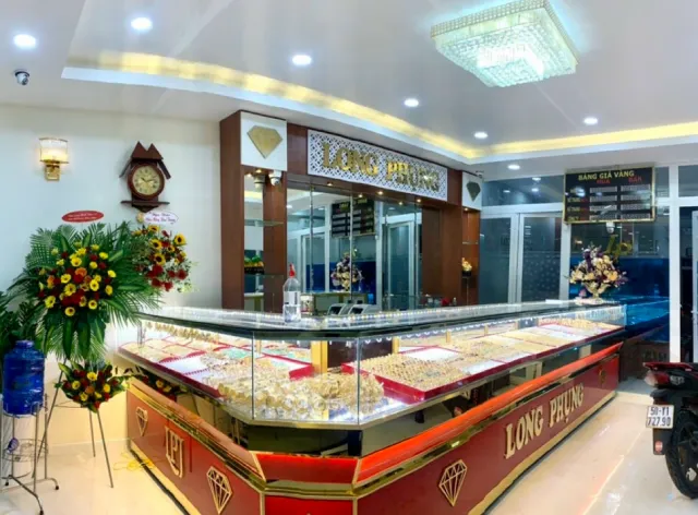 Tiệm vàng Long Phụng Hóc Môn