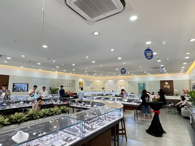 Tiệm bạc PNJ Quận 12