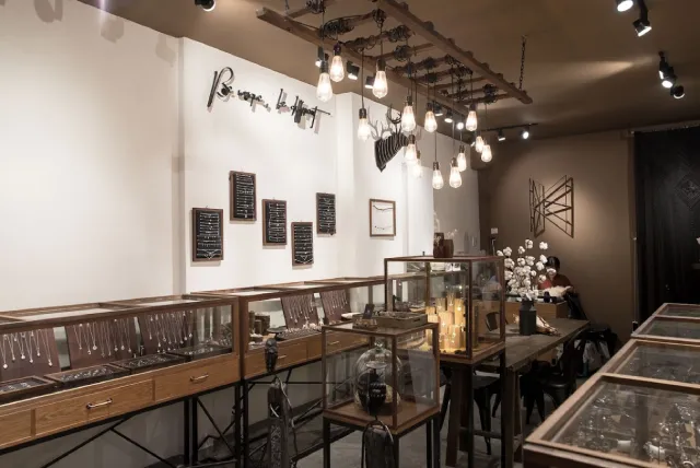 Tiệm bạc KaT Jewelry Quận 3