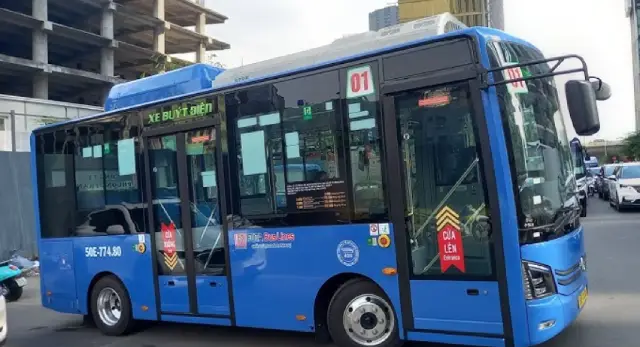 Đi bằng xe buýt đến phố lồng đèn Lương Nhữ Học
