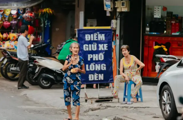 Điểm gửi xe phố đèn lồng Lương Nhữ Học