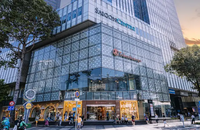 Trung tâm thương mại Takashimaya nằm ở đâu?