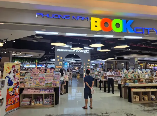 Nhà sách Phương Nam Quận 10