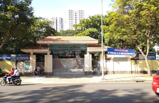 Giáo dục và cơ sở học tập tại Phường Diên Hồng