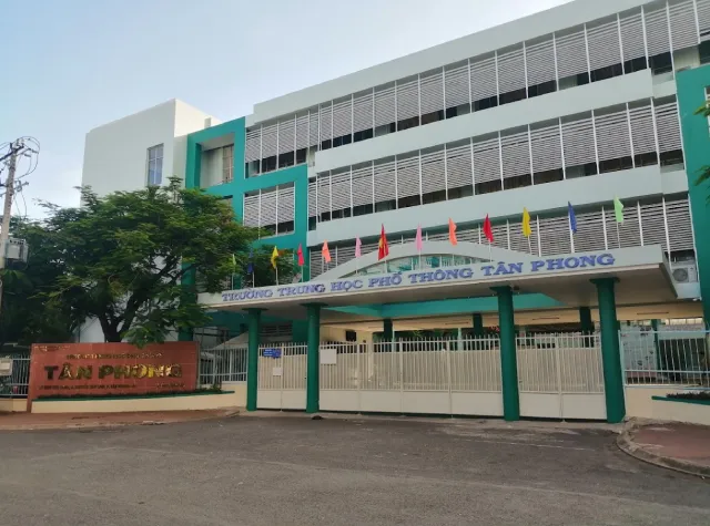 Trường học tại phường Tân Hưng, TP. HCM