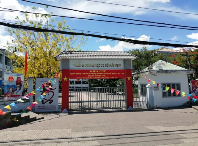Trường học tại phường Tân Thành, TP.HCM