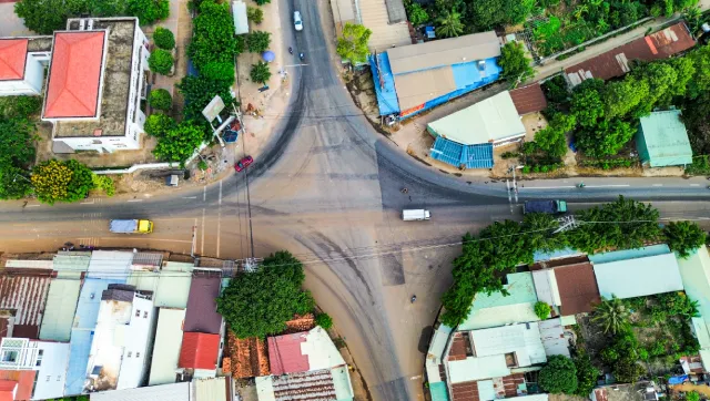 Giao thông và dịch vụ xe cộ tại Xã Châu Pha