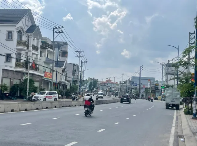 Giao thông và dịch vụ xe cộ tại Xã Đông Thạnh
