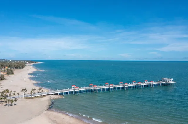 Bãi biển tại xã Hồ Tràm