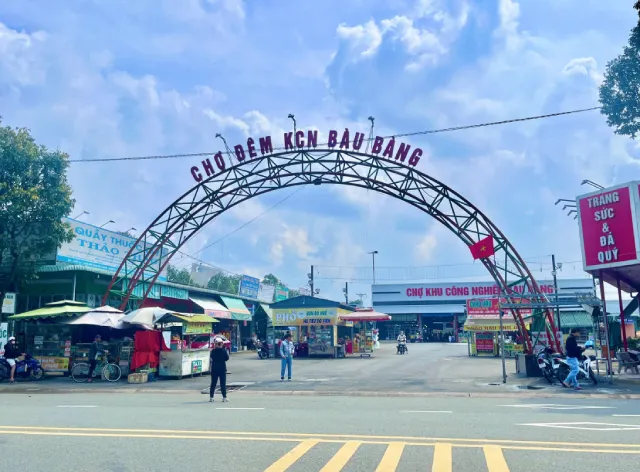 Chợ đêm KCN Bàu Bàng thuộc xã Trừ Văn Thố, TP.HCM
